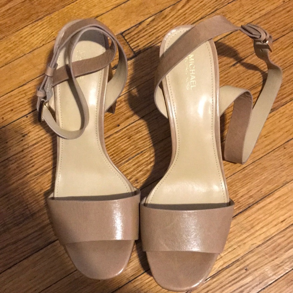 Micheals Kors Leonora Ankle Strap Platform Sandal - Picture 2 of 7